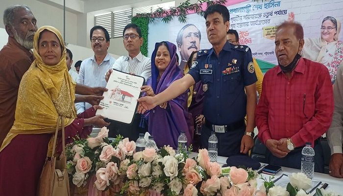 পটুয়াখালীর ৫ উপজেলাকে ভূমি ও গৃহহীনমুক্ত ঘোষণা