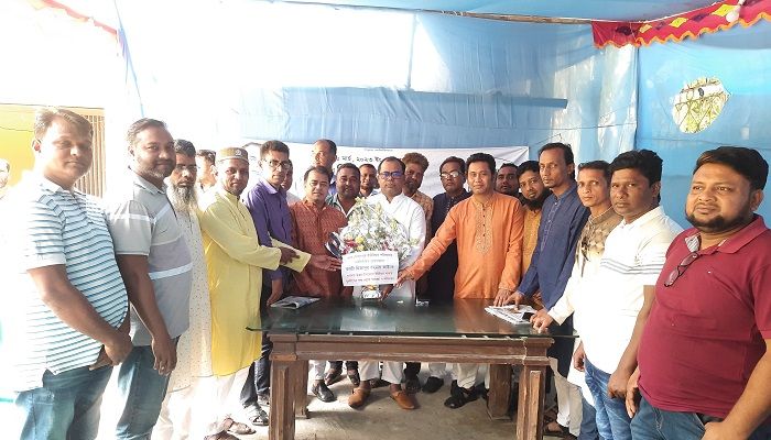 ফুলেল শুভেচ্ছায় সিক্ত নবনির্বাচিত চেয়ারম্যান কাজী মিজান