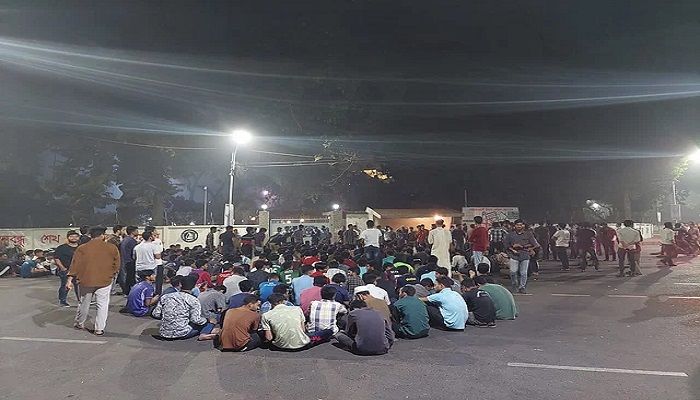 ঢাবি শিক্ষক তানজিমের বিচার দাবি, মধ্যরাতে ছাত্রলীগের বিক্ষোভ