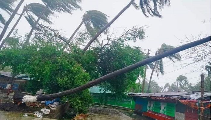 মোখায় কক্সবাজারে ১২ হাজার ঘর বিধ্বস্ত, ক্ষতিগ্রস্ত সোয়া ৩ লাখ মানুষ