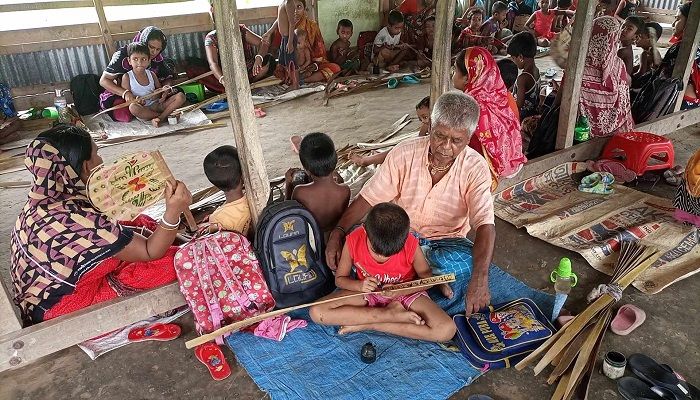 চিতলমারীর পল্লীতে এখনো চালু তালপাতার পাঠশালা