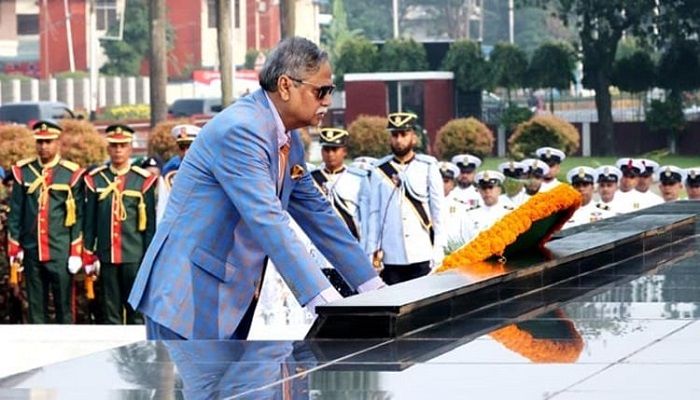 সশস্ত্র বাহিনী দিবসে বীর শহীদদের প্রতি রাষ্ট্রপতির শ্রদ্ধা