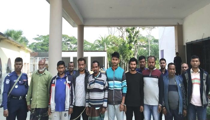 রামপালে আগুনে পুড়ল বাস, বিএনপির ১০ নেতা গ্রেফতার 