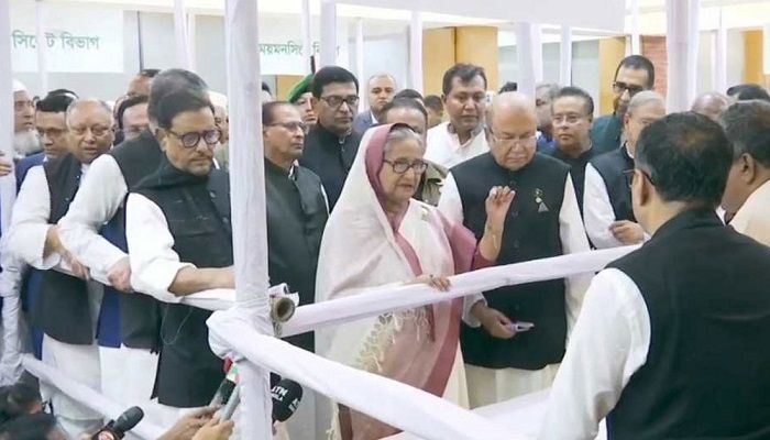 আ.লীগের মনোনয়ন ফরম বিক্রি শুরু, প্রথম নিলেন শেখ হাসিনা