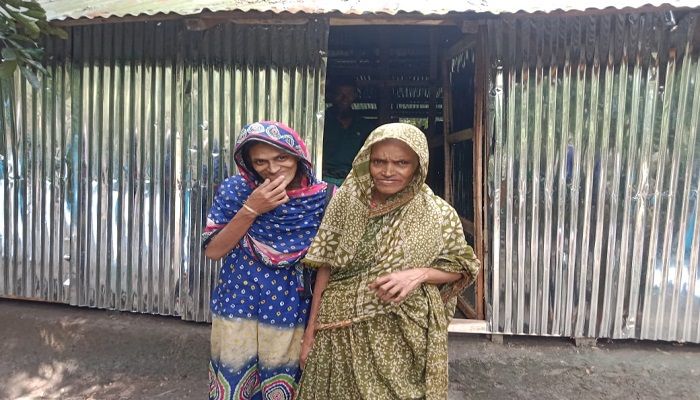 চরফ্যাশনে সেই বিধবা মা ও প্রতিবন্ধী মেয়ে পেলেন বসতঘর