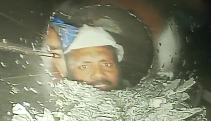 অবশেষে ভারতে টানেলে আটকা শ্রমিকদের দেখা মিলল