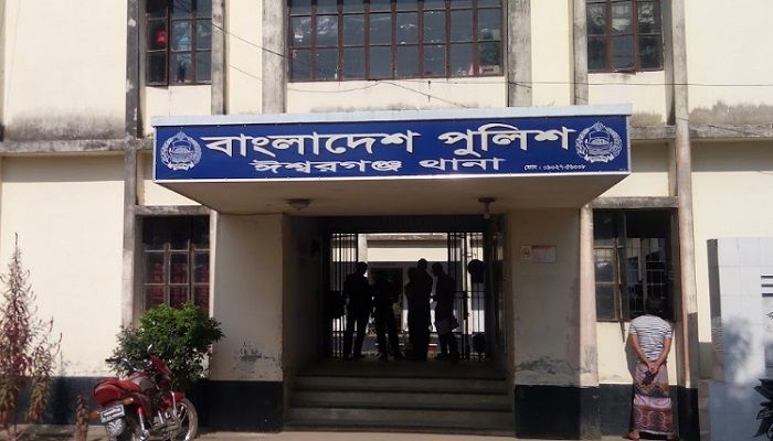 ঈশ্বরগঞ্জে বালুবোঝাই ট্রাকচাপায় স্কুলশিক্ষকসহ নিহত ২