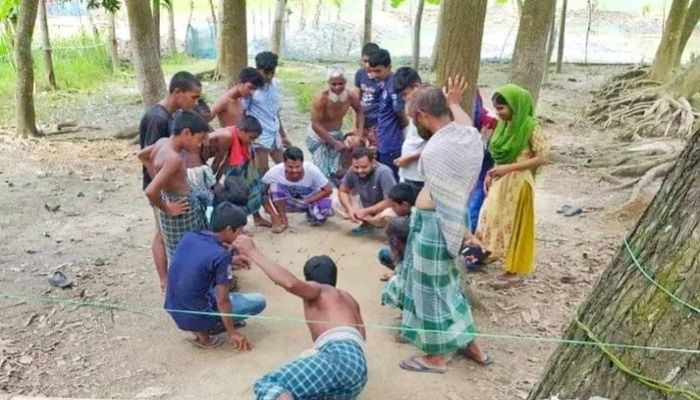 আধুনিকতার ছোঁয়ায় হারাতে বসেছে মার্বেল খেলা