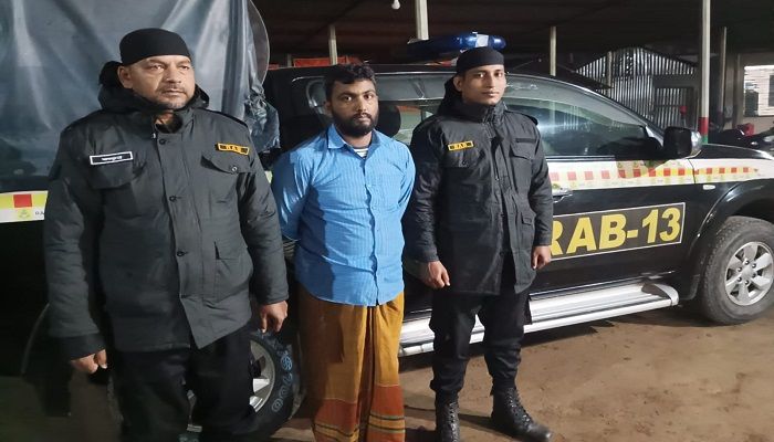 গাইবান্ধায় ২৬  বোতল বিদেশি মদসহ যুবলীগ নেতা আটক
