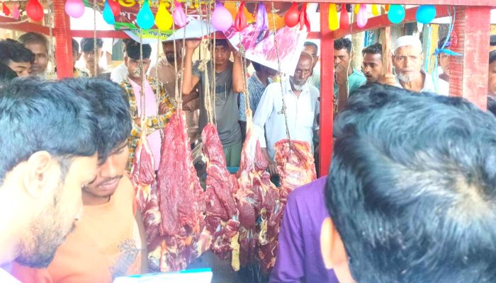 বড়লেখায় রঙ মিশিয়ে মাংস বিক্রি,জরিমানা ১০ হাজার