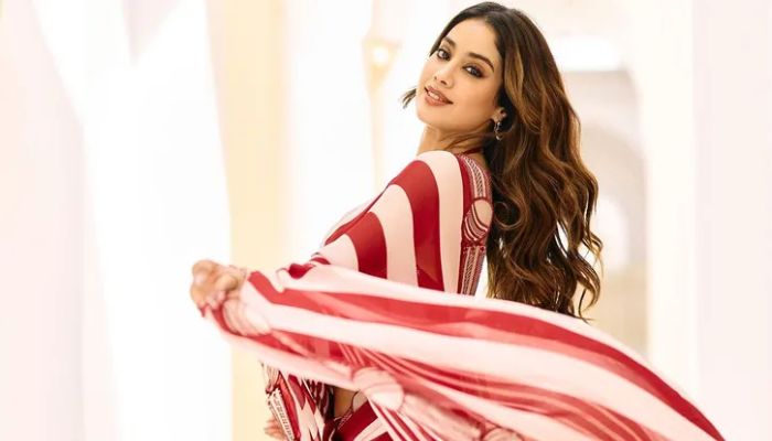 তিন সন্তানের  মা হতে চান জাহ্নবী কাপুর