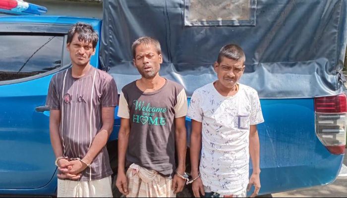 চাঁপাইনবাবগঞ্জে যৌথবাহিনীর অভিযান, আটক ৮