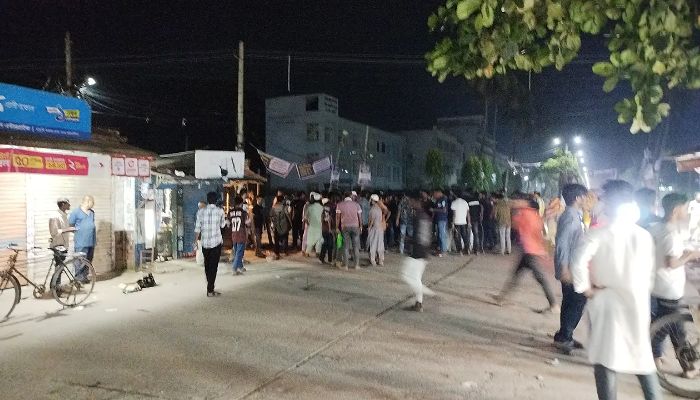 বাকৃবির শিক্ষার্থীদের আন্দোলনে বহিরাগতদের হা’ম’লা