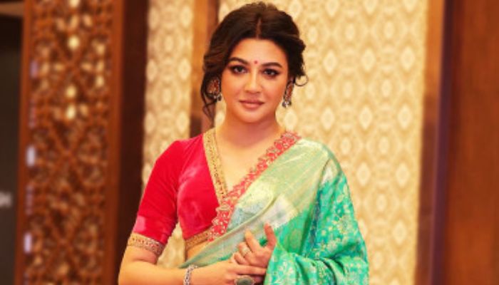 আমরা দীর্ঘদিন ধরে একসঙ্গে আছি, প্রেমের কথা স্বীকার করলেন জয়া