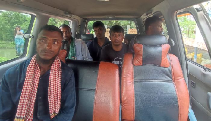 সুন্দরবনের মাছ ধরার সময় ৫ জেলে আটক