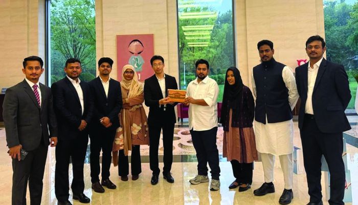 চীন সফর শেষে দেশে ফিরলেন এনসিপি নেতারা
