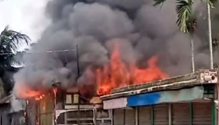 কুমিল্লায় মাইকে ঘোষণা দিয়ে ৪ মাজারে হামলা-ভাঙচুর ও অগ্নিসংযোগ