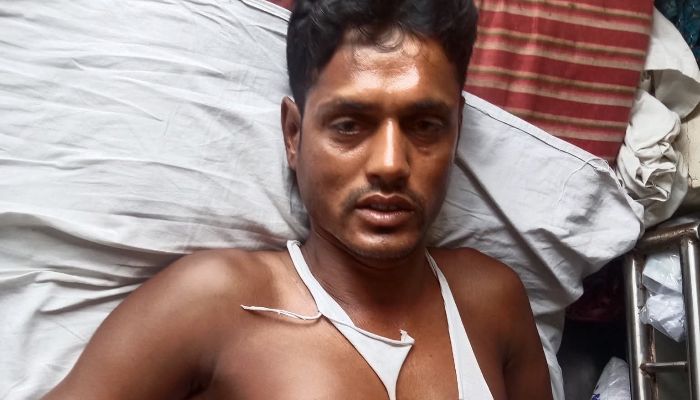 কয়রায় ব্যবসায়ীর ওপর হামলা