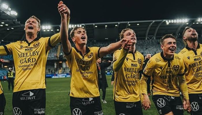 মিয়ালবির জয়েই লেখা সুইডিশ ফুটবলের নতুন রূপকথা