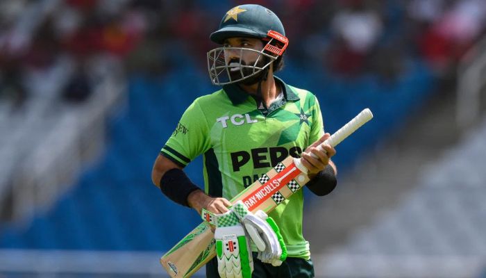 অধিনায়কত্ব হারিয়ে কেন্দ্রীয় চুক্তিতে স্বাক্ষর করতে অস্বীকার রিজওয়ানের