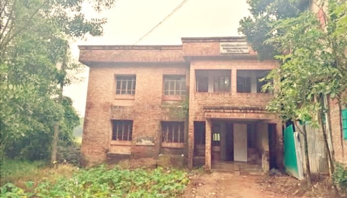 কাঞ্চনা ইউনিয়ন পরিষদে চরম ভোগান্তি