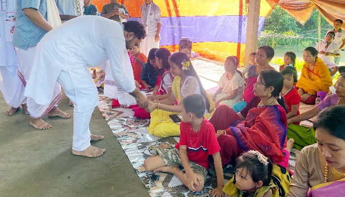 ভূরিভোজ আর ভালোবাসার বন্ধনে 'নিঙোল চাকৌবা'