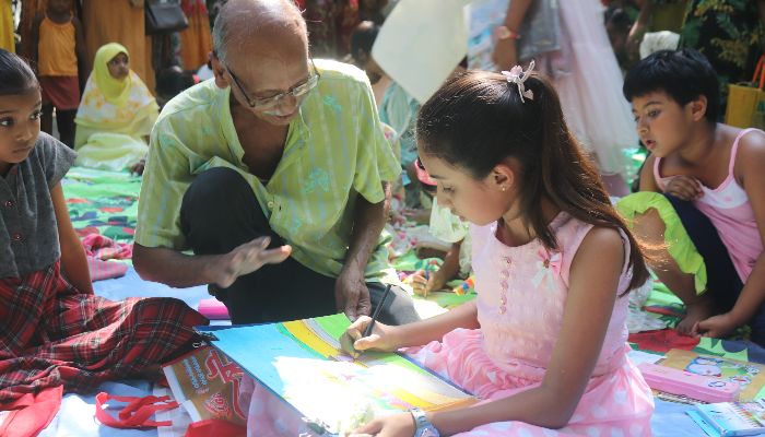 প্রকৃতির কোলে শিশুর হাসি কুলসুম নেছা পার্কে হেমন্ত বরণ উৎসব