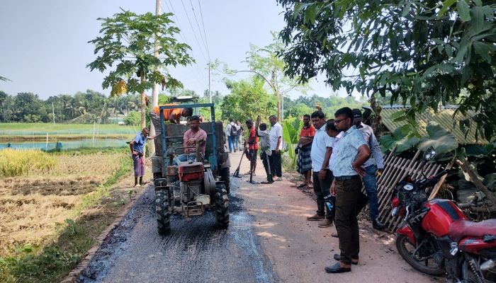  রূপসী ম্যানগ্রোভ সড়ক পরিদর্শনে এলজিইডি’র কর্তৃপক্ষ