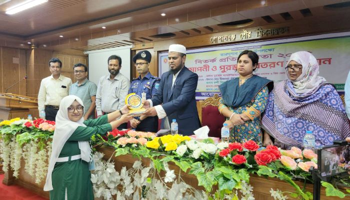 গোপালগঞ্জে বিতর্ক প্রতিযোগিতা অনুষ্ঠিত