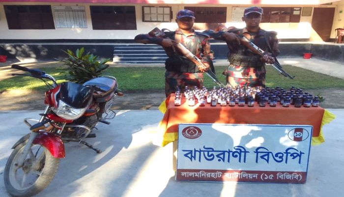 সীমান্তে বিপুল পরিমাণে মাদকদ্রব্য জব্দ ও ১ জন আসামী আটক