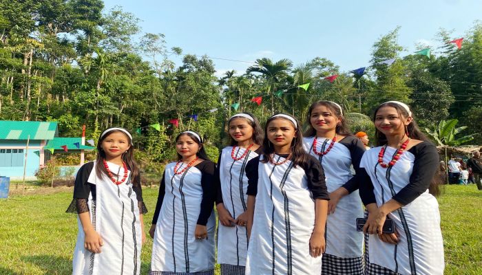 নাচে-গানে মাতোয়ারা খাসিয়ারা, উদযাপিত হলো 