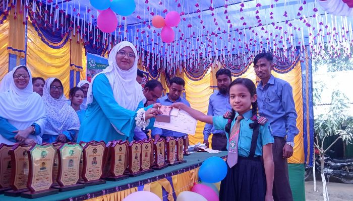 শিবরাম চাইল্ড কেয়ার স্কুলে বৃত্তি সনদ প্রদান ও অভিভাবক সমাবেশ অনুষ্ঠিত