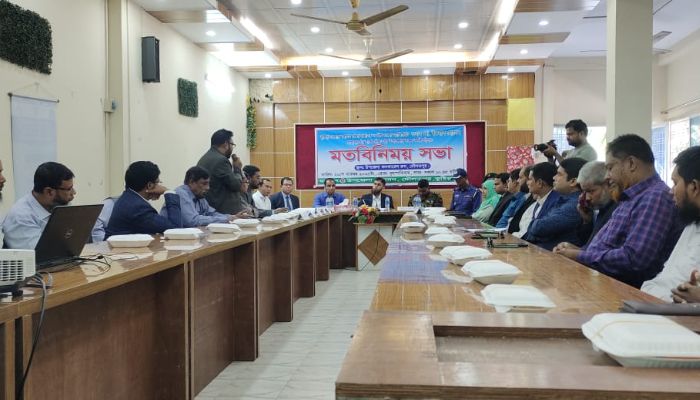 দৌলতপুরের সকল দপ্তরের কর্মকর্তাদের সাথে মত বিনিময় করলেন নবাগত জেলা প্রশাসক 