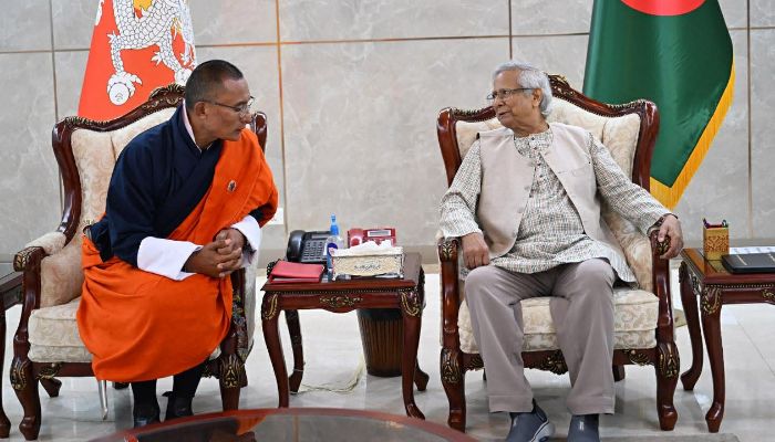 ভূমিকম্পে ক্ষয়ক্ষতির খোঁজ নিলেন ভুটানের প্রধানমন্ত্রী