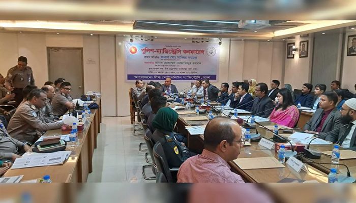 মানুষ পুলিশের ক্ষমতা নয়, দায়িত্ব পালন দেখতে চায় : ঢাকা মহানগর দায়রা জজ