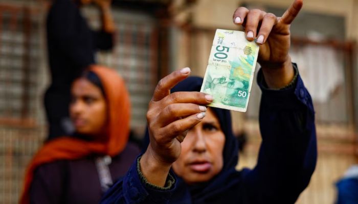 গাজার ব্যাংকে নেই নগদ অর্থ