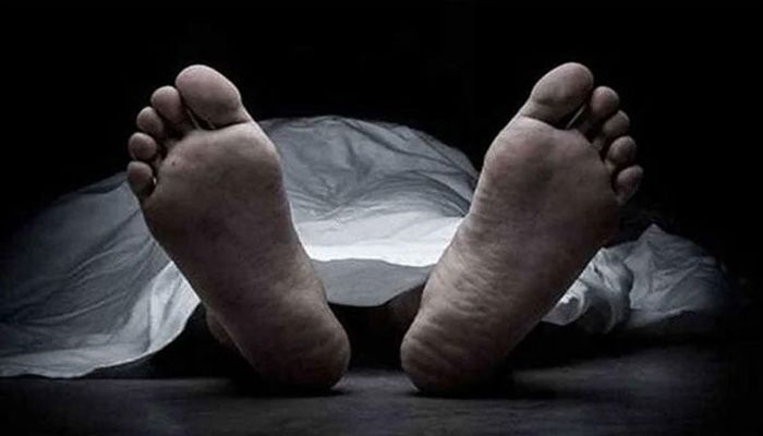 গাছে ঝুলন্ত অবস্থায় যুবকের লাশ উদ্ধার