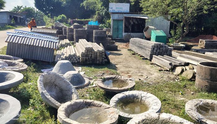 বিদ্যালয়ের মাঠে স্যানাটারী ব্যবসা