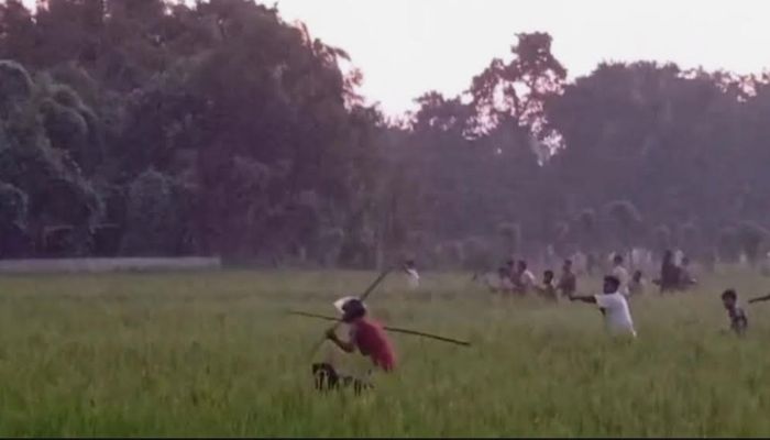 দুই গ্রামবাসীর সংঘর্ষ, আহত ১৫