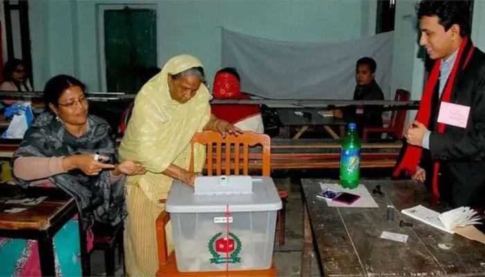 ভোটের মাঠে জিতে আসার ঝুঁকিতে প্রায় এক ডজন নেতা