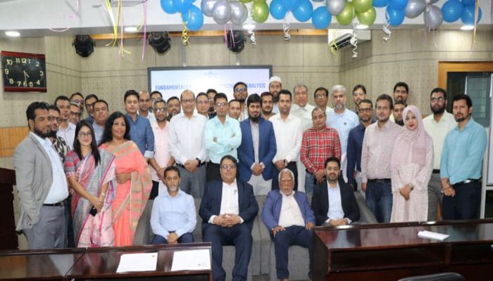 লংকাবাংলা সিকিউরিটিজের কর্মকর্তাদের নিয়ে বিআইসিএম’র বিশেষ প্রশিক্ষণ সম্পন্ন