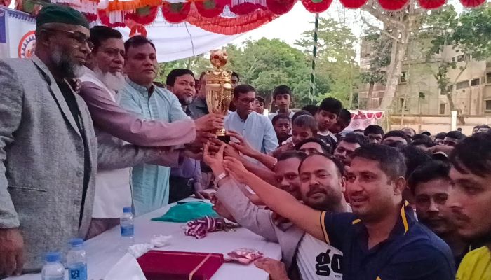 ফুটবল টুর্নামেন্টের ফাইনাল খেলা 