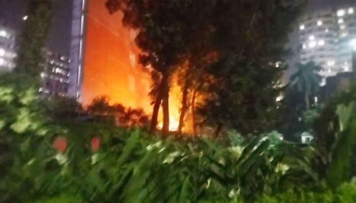 ঢাবির বিজয় ৭১ হলের আগুন নিয়ন্ত্রণে