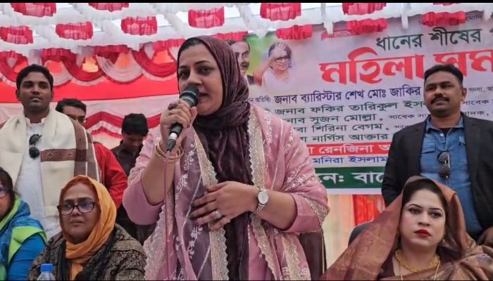 সেলাই মেশিন ও বৃত্তি প্রদান করলেন পাইলট রেনজিনা আহমেদ প্রিয়াঙ্কা