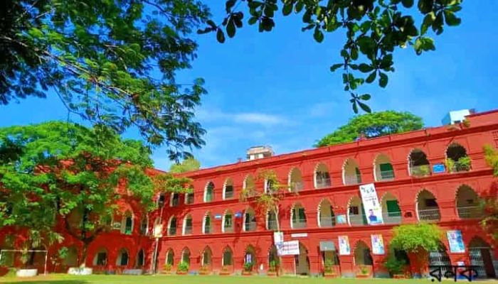 ঐতিহ্যের চাঁদরে মোড়ানো কবি নজরুল সরকারি কলেজ 