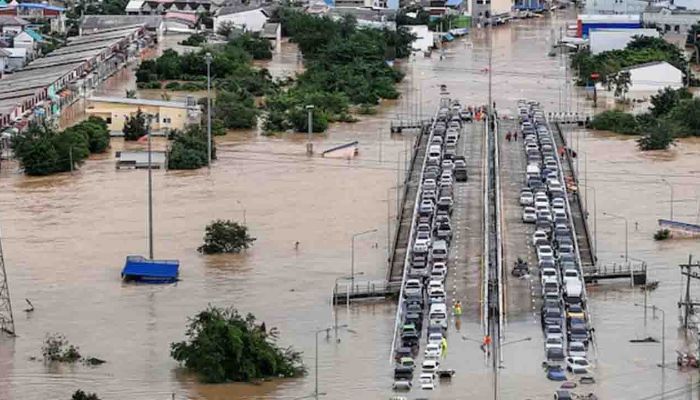 ইন্দোনেশিয়ায় বন্যায় মৃতের সংখ্যা বেড়ে ৩৩৬, এখনো নিখোঁজ ২৭৯ জন