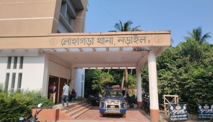 লোহাগড়ায় মিথ্যা ও হয়রানীমূলক মামলা দায়েরের ঘটনায় ক্ষোভে ফুঁসে উঠেছে কামঠানার মানুষেরা