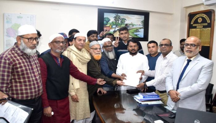 রাজশাহী সদর আসনের মনোনয়নপত্র উত্তোলনে মহানগর বিএনপি নেতাকর্মীরা; জমা দেবেন প্রার্থী !