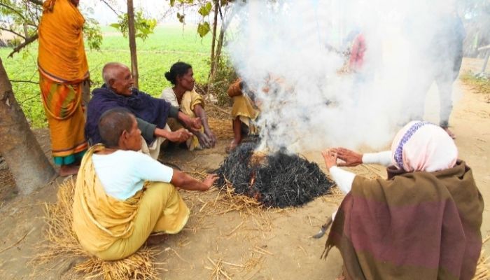 তীব্র শীতে নীলফামারীতে জনজীবন বিপর্যস্ত, বাড়ছে শীতজনিত রোগীর সংখ্যা