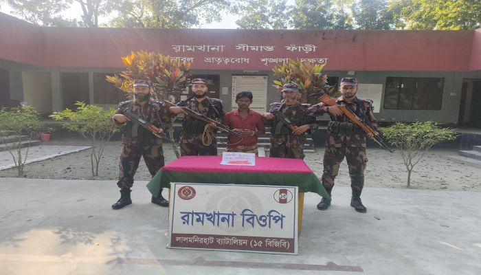 সীমান্তে মাদক বিরোধী বিশেষ অভিযানে ৩৬০ পিছ  ইয়াবা ট্যাবলেটসহ ০১ জন আটক